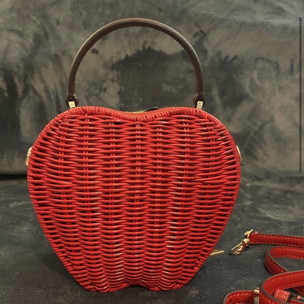 Kate Spade Apple wicker Crossbody Limited Edition - Picture 2 of 11
